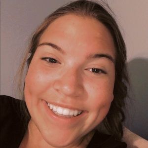 Meet your Posher, Caitlyn